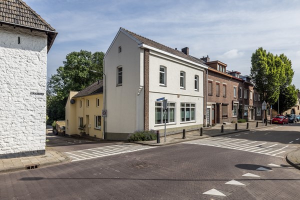 Foto - Verkocht: Unieke karakteristieke instapklare hoekwoning met maar liefst 235 m2 wonen én een vrij uitzicht op het groen in Simpelveld.